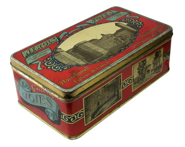 Capsa de carquinyolis NEROLS de J. Farré Gamell. Fotografia © Arxiu JM Vallès